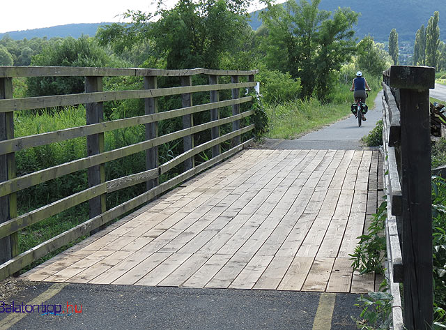 Szigliget-Ederics javitott híd Balatoni bicikliút bringakörút 