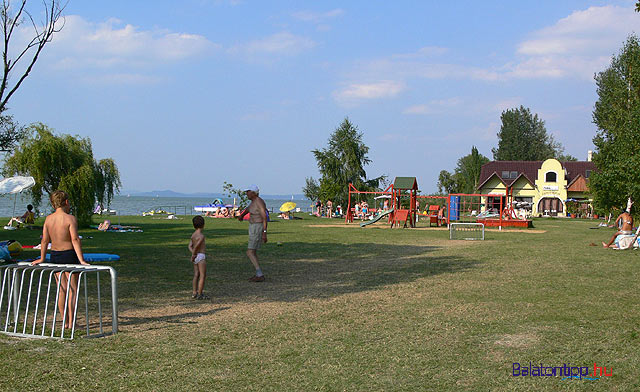 Balatonszemes Hullám utcai strand