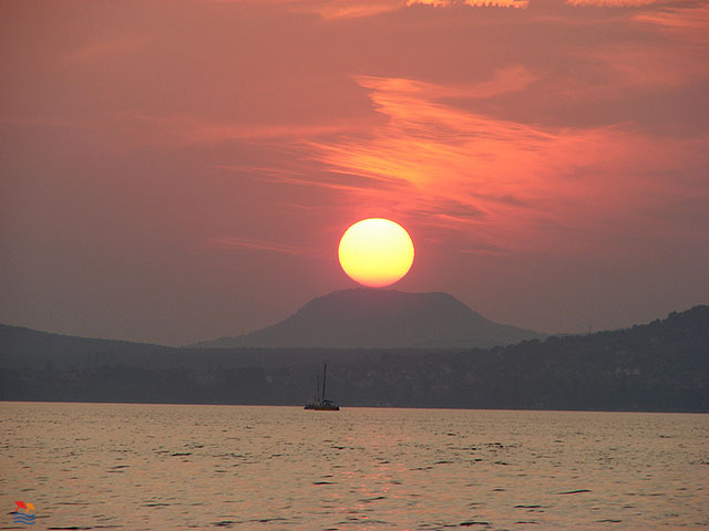 K�sz�tette: V�gv�lgyin� Albert T�nde - Balatonlelle - 2006.07.
C�m n�lk�l 1.