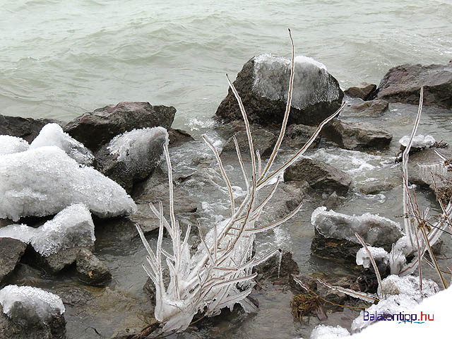 Tihanyi balatoni téli képek fotók jegeskövek