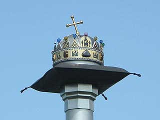 http://www.balatontipp.hu/php-kepek/balatonvilagos/Balatonvilagos-korona-oszlo-gyorffya.jpg