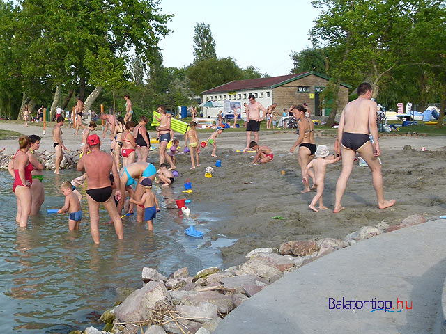 Balatonfenyves központi Nagyszabadstrand gyereköböl