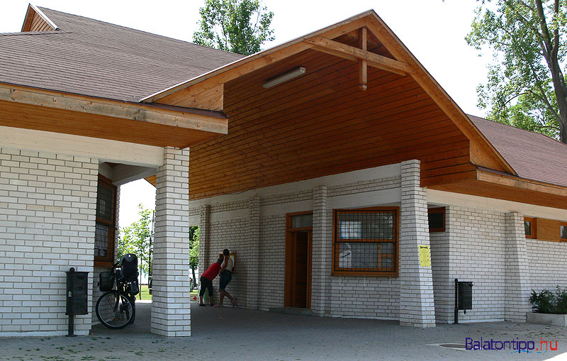A strand bejárata - ahol egyben