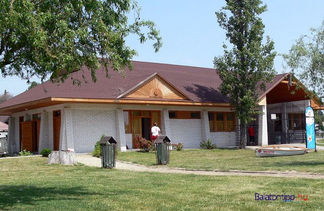 Balatonkenese-strand-Vak_Bottyan-5-balatontipp-gyorffya