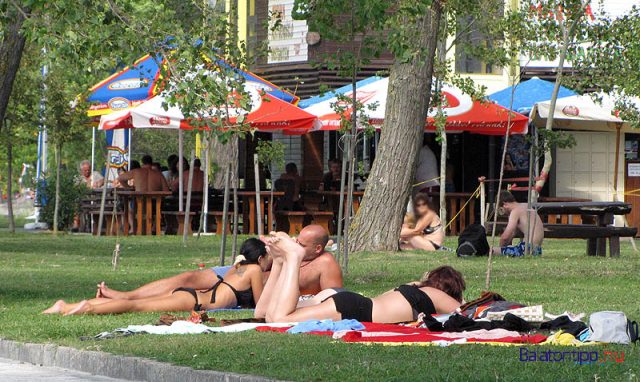 A délnyugati részen lévő büfé