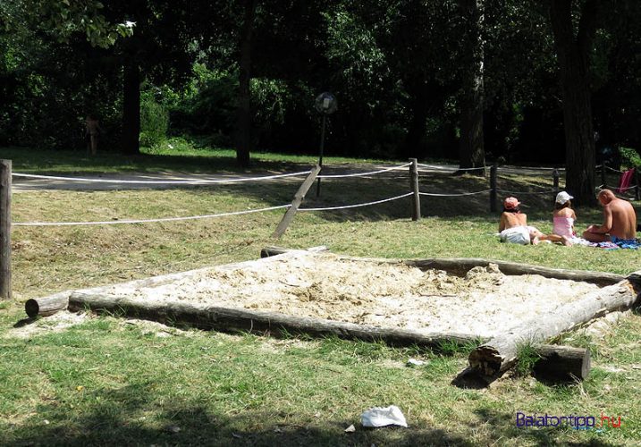 Homokozo-Gumiradli-strand-Balatonakarattya-balatontipp-gyorffya
