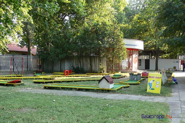 Minigolf-Siofoki-Ujhelyi-szabadstrand-balatontipp-gyorffya