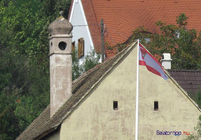 Alsoors-Torokhaz-kemeny-balatontipp-gyorffya