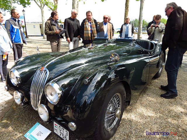 Egy 1956-os Jaguar XK140-es modell a 2014-es kiállítás győztese volt