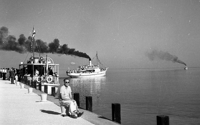 Kelén csavargőzös a füredi kikötő előtt 1947-ben - fotó Fortepan.hu - Romák Éva