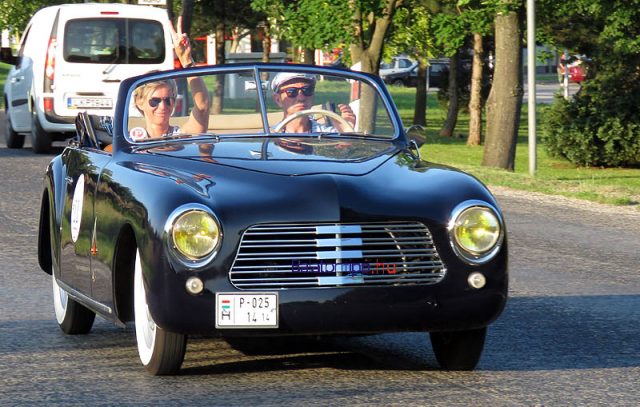 Az 1951-es Simca 8 Sport Farina Cabrio akár mai kocsiként is elmenne