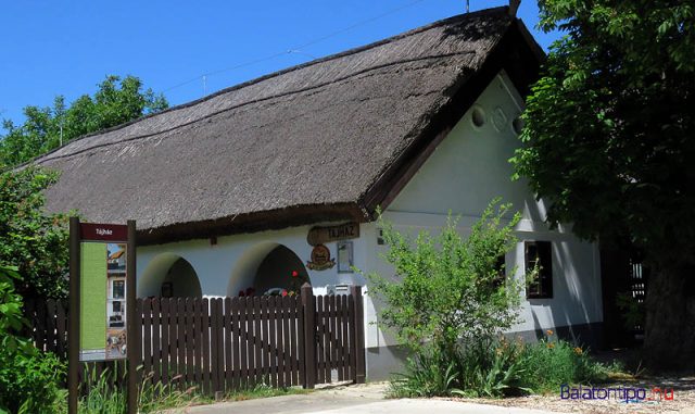 A tájháznak otthont adó egykori Sipos-porta utcai homlokzata