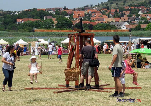 Természetesen volt egy embererős körhinta is