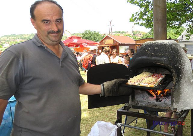 Langalló frissen a kemencéből