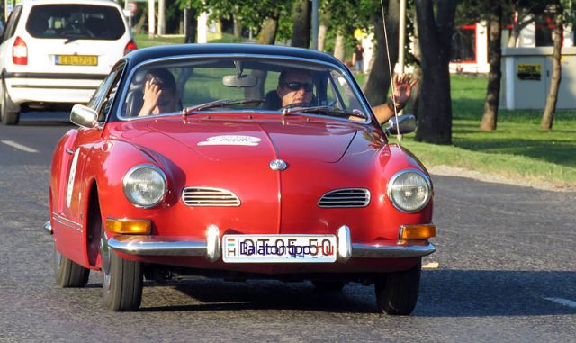 Szinte már napjaink kocsija az 1971-es Volkswagen Karmann Ghia