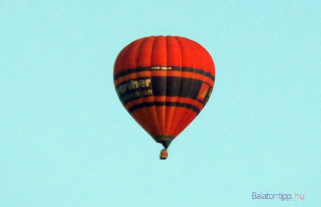 Hőlégballon Gyenesdiás felett - fotó Győrffy Árpád