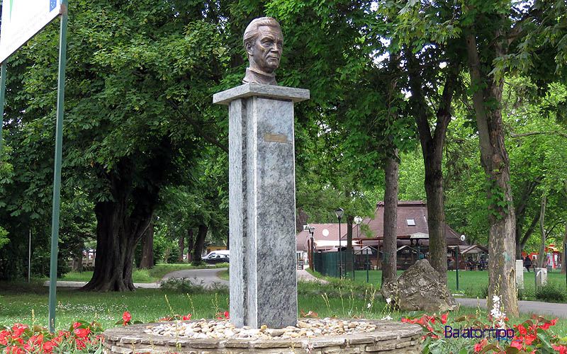 Balatongyörök - Simándy József szobra - a bicikliút mellett