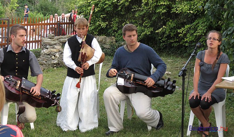 Tekerosok-enekes-Tihanyi-visszhangfesztival-balatontipp-gyorffya