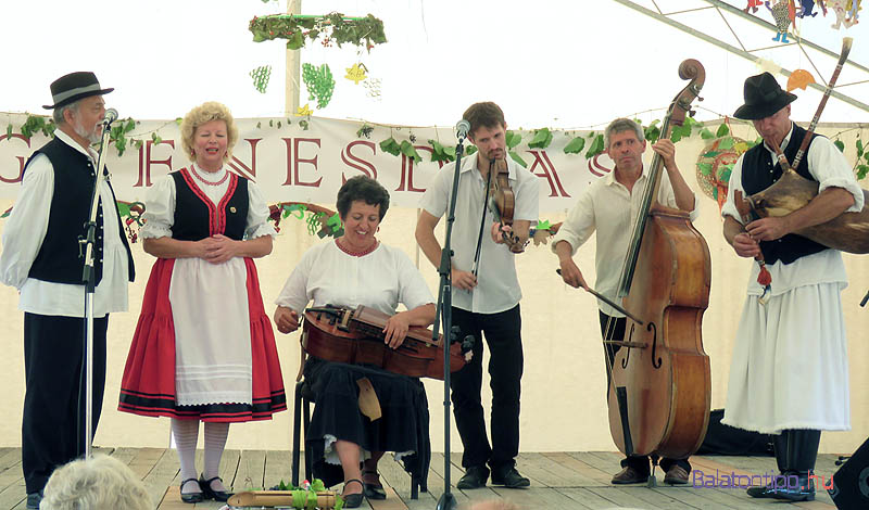 A Re-Folk tagjaival "hatossá" bővült Gyenesdiási Négyes