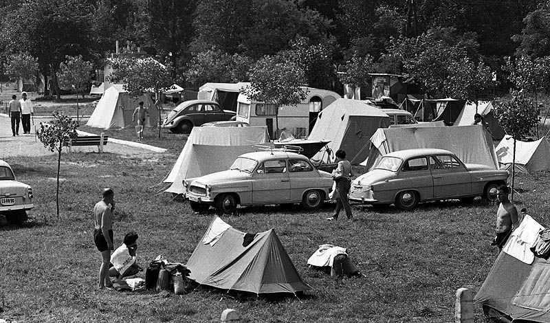 Kempingezok-1966-fortepan_65409MagyarRendor