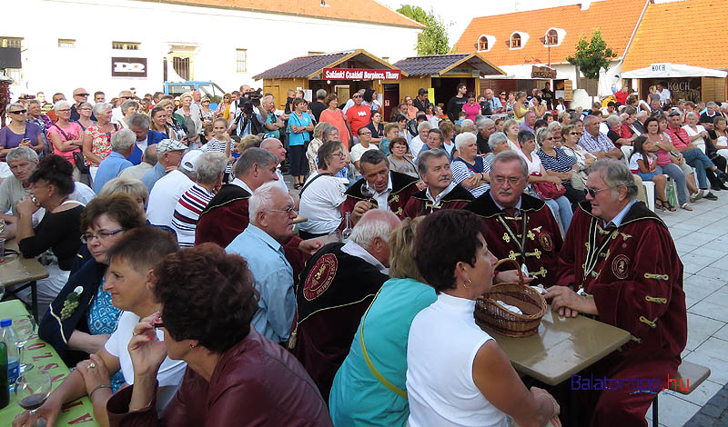 Mulatok-foteren-Tihanyi_Szuret-balatontipp-gyorffya