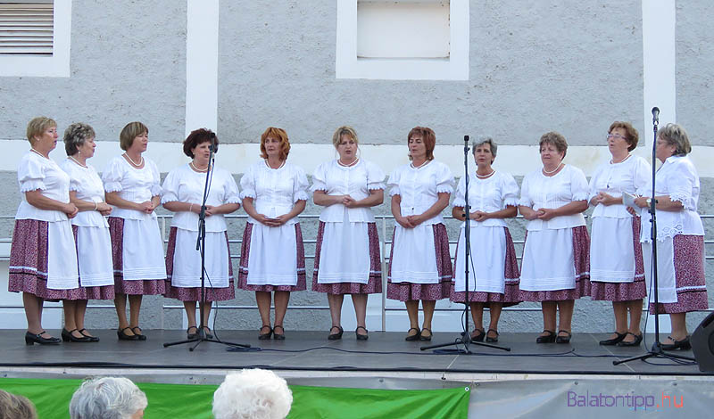 Tihanyi-Asszonykorus-Tihanyi_Szuret-balatontipp-gyorffya