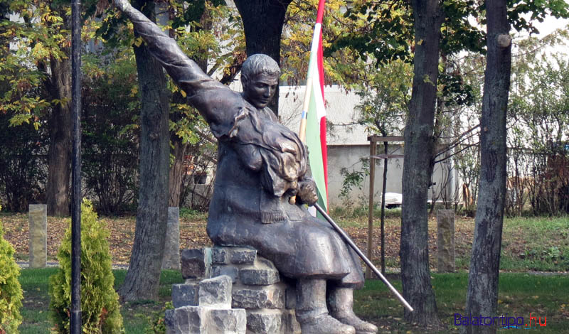 Balatonfüredi 1956-os emlékmű a Kovászna parkban