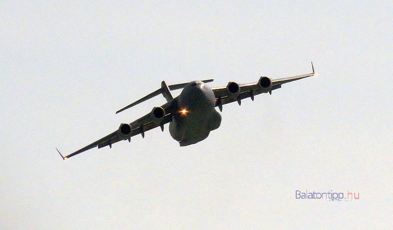 A C-17-es Globemaster a Balaton felett - Fotó: Győrffy Árpád