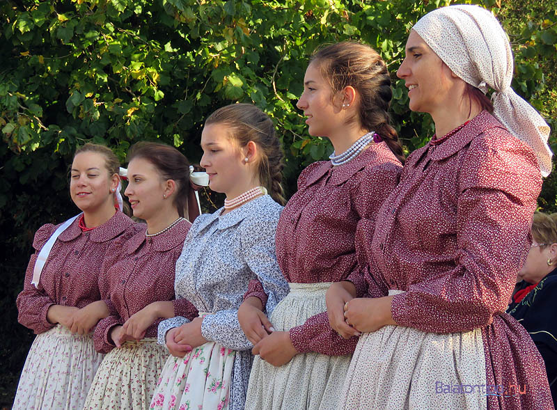 csopak_tancegyuttes-lanyok-balatonakali-szuret-balatontipp-gyorffya