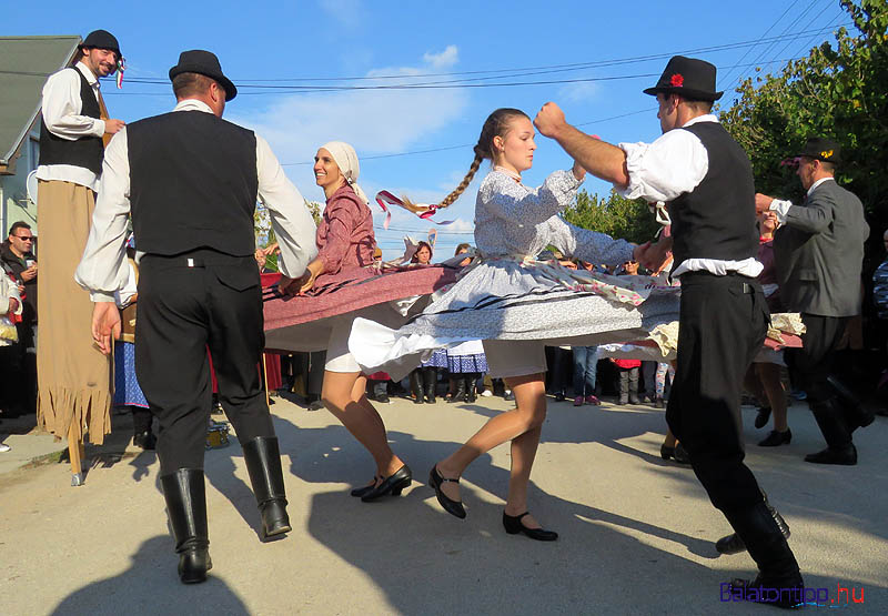 csopak_tancegyuttes1-balatonakali-szuret-balatontipp-gyorffya