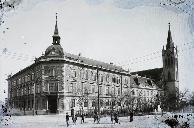 Keszthely, a Premontrei gimnázium és a plébániatemplom - 1911 - Fortepan.hu