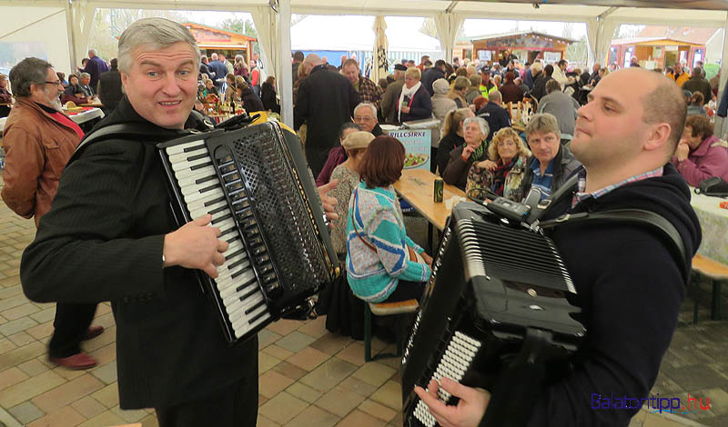 A Móger Péter és Markó Krisztián harmonikaduó is tovább emelte a hangulatot