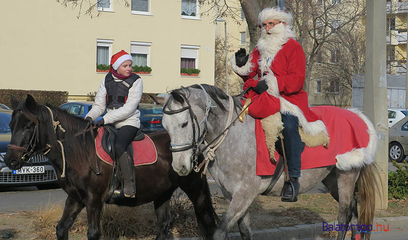 Érkezik a Mikulás és csapata