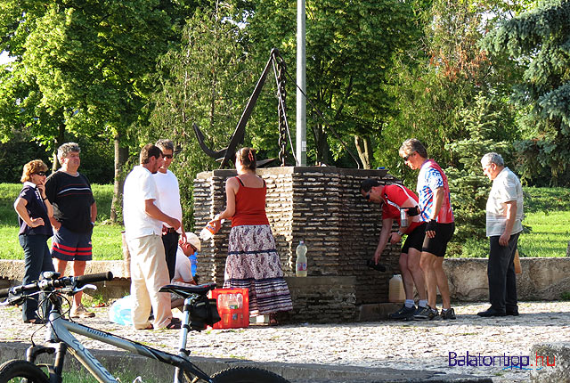 Balatoni bicikliút bringakör fotó kép Balatonfüredi forrás