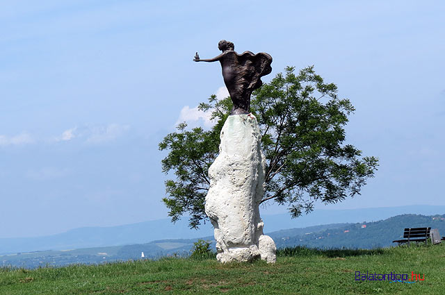 Balatoni bicikliút bringakör fotó kép Balatonaligai magaspart