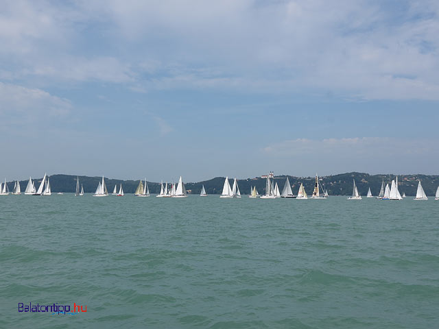 Kékszalag Balaton-kerülő vitorlásverseny 2012 tihany előtti gyülekező