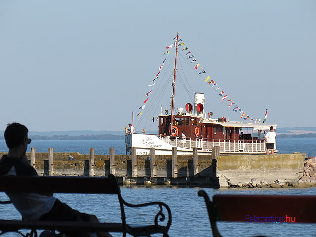 Keszthely Balaton-part kikötő Csobánc hajó