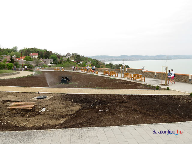 Tihany bencés apátsági templom Pisky sétány Csonokai liget kálvária ágyú Borsos tér visszhang