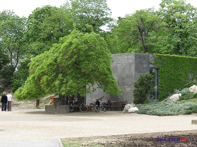 Porta Pacis Tihany bencés apátsági templom Pisky sétány Csonokai liget kálvária ágyú Borsos tér visszhang