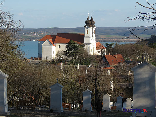 Tihany bencés apátsági templom Pisky sétány Csonokai liget kálvária ágyú Borsos tér visszhang