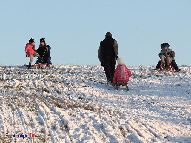 Balaton-felvidék Tihany havazás hó 2014 Pécselyi szánkózók