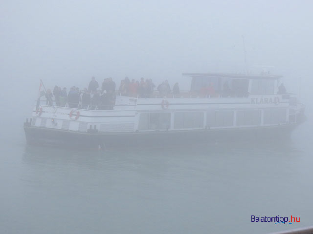 Tihanyi Gardafesztivál Klára hajó ködben