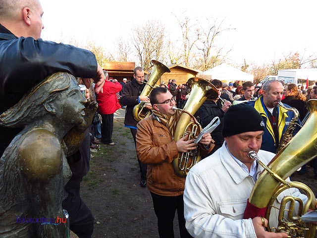 Tihanyi Gardafesztivál  visszhang szobor