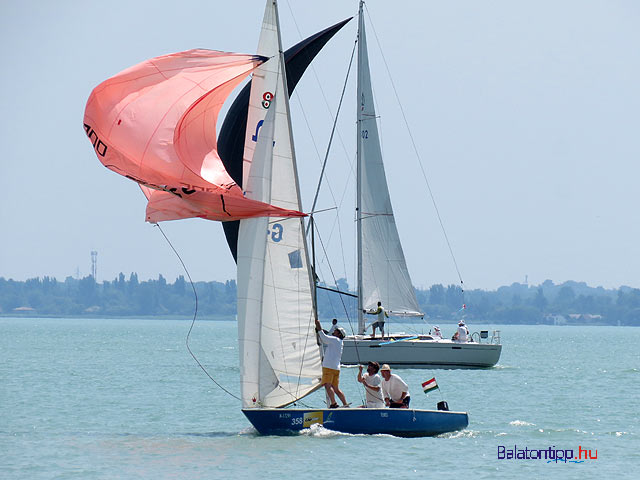 Távolban Kékszalag Balaton kerülő verseny 2013