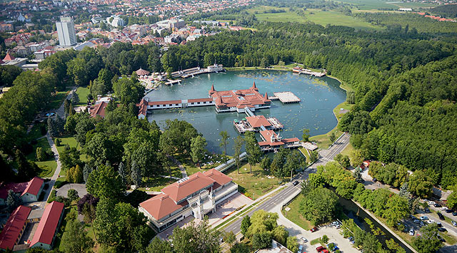 Hévízi-tó termálfürdő gyógyfürdő Balaton