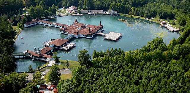 Hévízi-tó termálfürdő gyógyfürdő Balaton