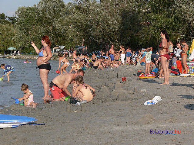 Balatonlelle Napfénystrand plázs lidó