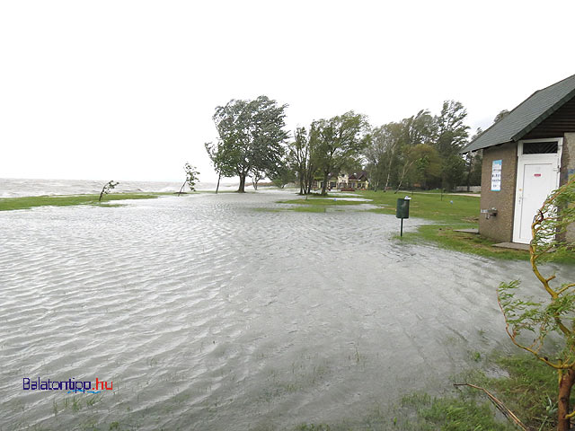 Balatonszemes Hullám utcai strand