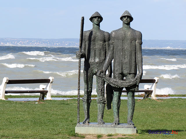 Kiöntött a haragos Balaton Siófoknál az Aranyparton