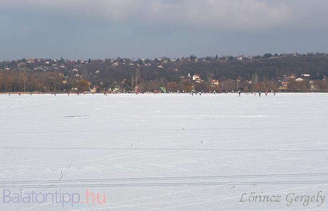 Balatonfűzfő Föveny strand korcsolyázók